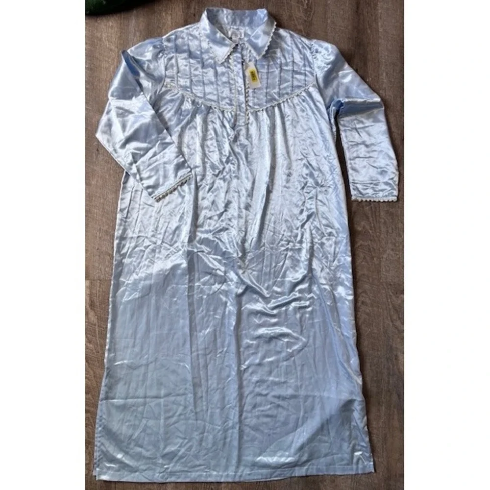 Vintage Cabernet sleepwear nightgown light blue satin Size M NWT - Picture 2 of 6